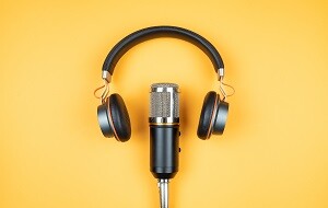 microphone and headphones_rs-1